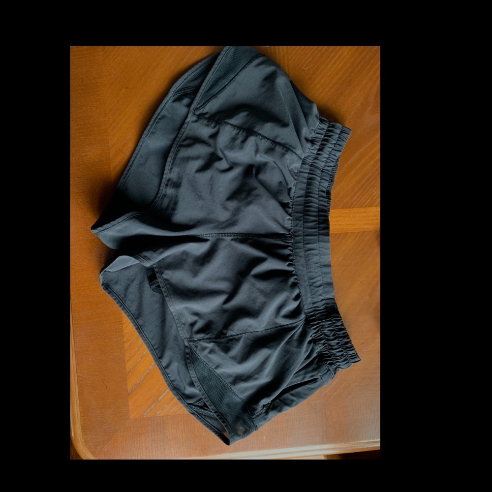 Black Lululemon Hotty Hot Lined Short 2.5”